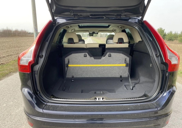 Volvo XC 60 cena 89000 przebieg: 59600, rok produkcji 2016 z Daleszyce małe 436